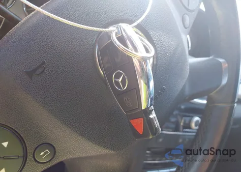 2010 Mercedes-Benz E 350 4Matic из США, поврежденный, VIN WDDHF8HB9AA081197